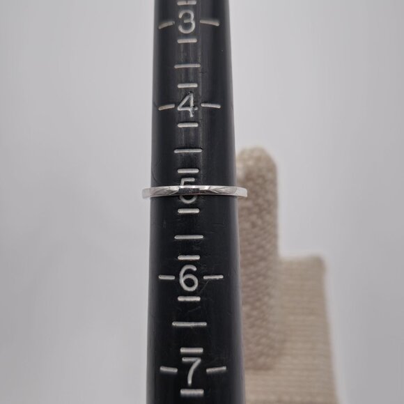 Size 5 Sterling Silver Cute Oval Cubic Zirconia Ring A3598 - Picture 7 of 9